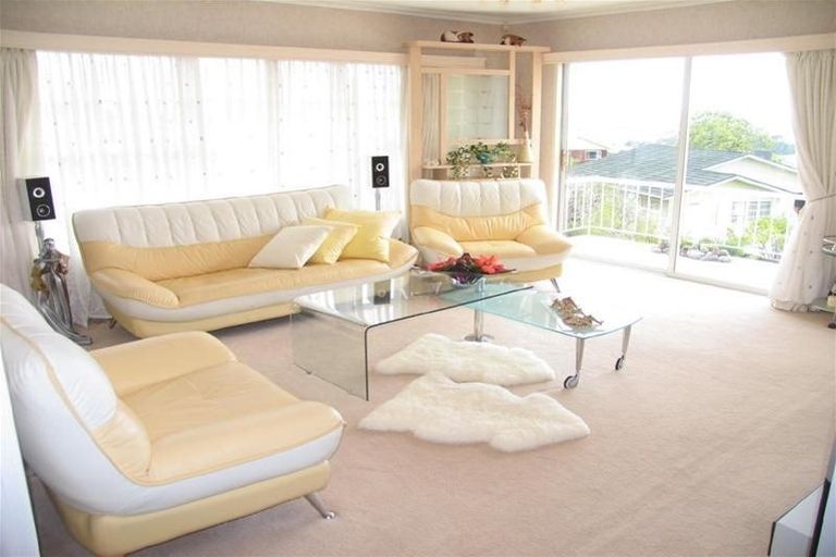 Photo of property in 9 Chelsea View Drive, Chatswood, Auckland, 0626