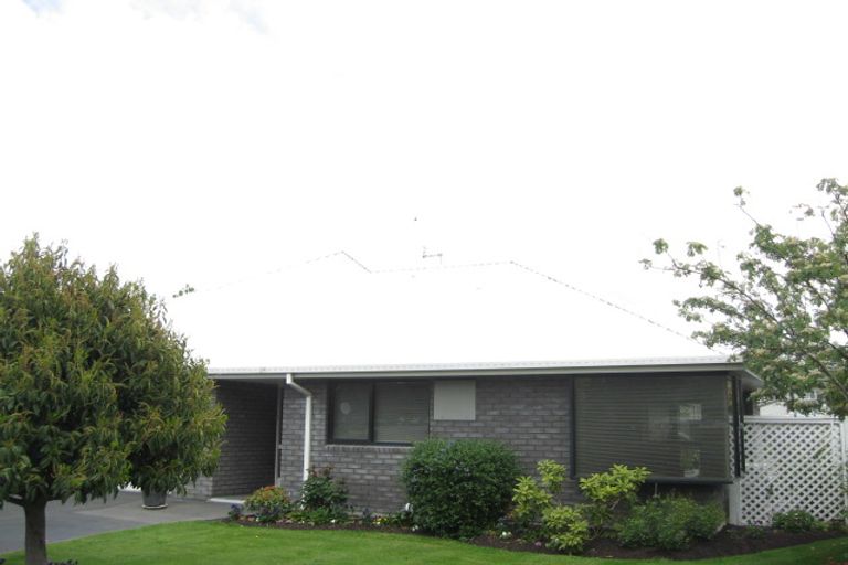 Photo of property in 58 Regency Crescent, Redwood, Christchurch, 8051