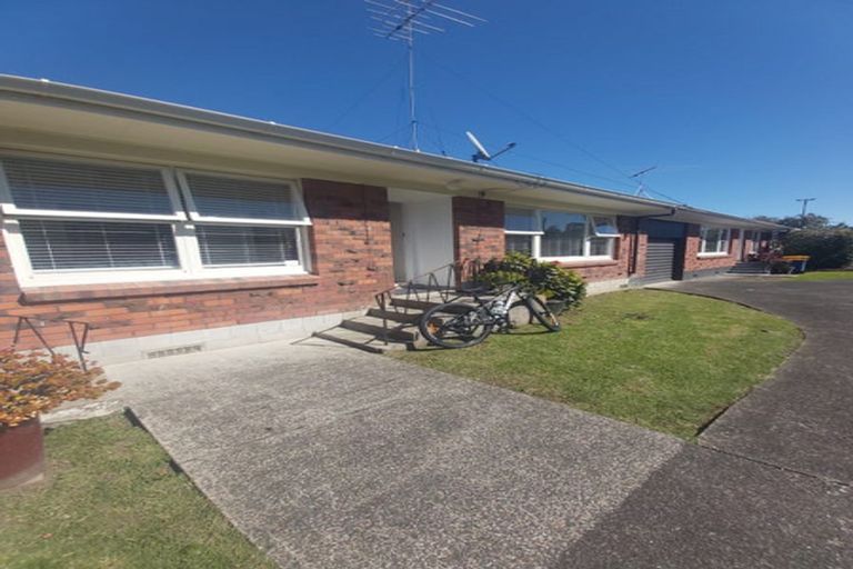 Photo of property in 2/766 Beach Road, Browns Bay, Auckland, 0630