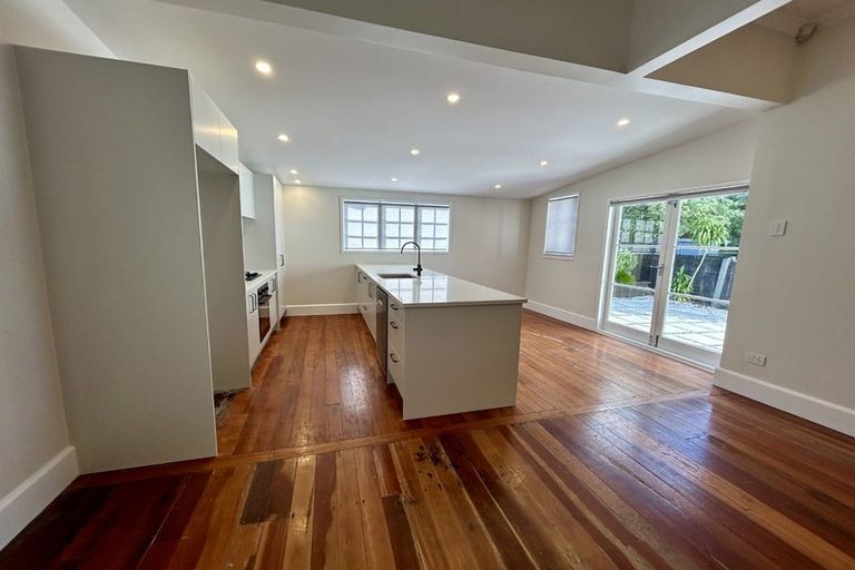 Photo of property in 18 Parkfield Terrace, Grafton, Auckland, 1023