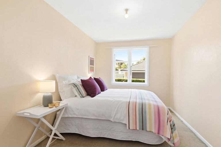 Photo of property in 12 Bracken Road, Newlands, Wellington, 6037