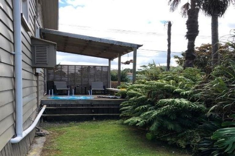 Photo of property in 8 Shortland Street, Regent, Whangarei, 0112