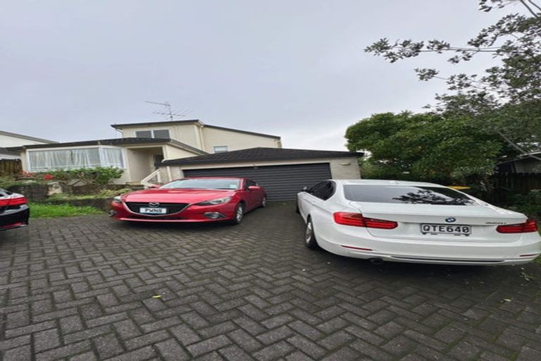 Photo of property in 2/17 Kells Place, Botany Downs, Auckland, 2010