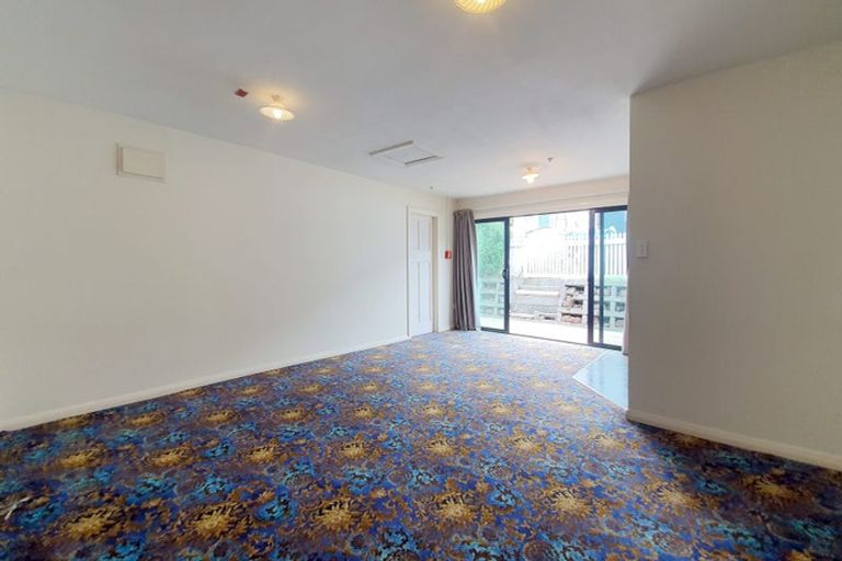 Photo of property in 2 Hawkhurst Road, Lyttelton, 8082