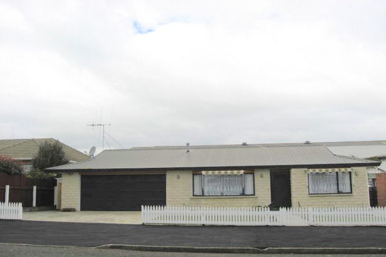 Photo of property in 32 Salisbury Street, Levin, 5510