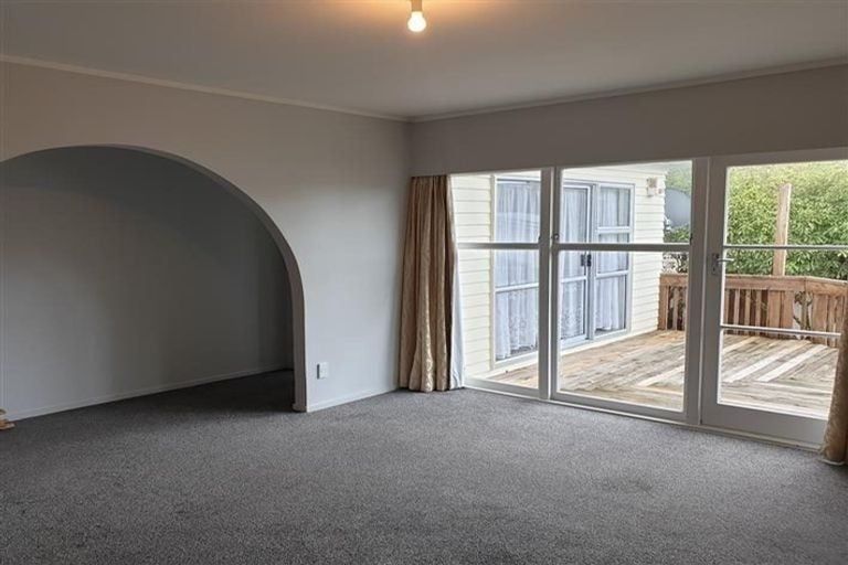 Photo of property in 92 Te Atatu Road, Te Atatu South, Auckland, 0610