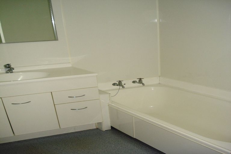 Photo of property in 2/25 Cromdale Avenue, Highland Park, Auckland, 2010