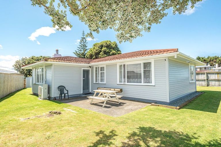 Photo of property in 14 Kotuku Street, Castlecliff, Whanganui, 4501