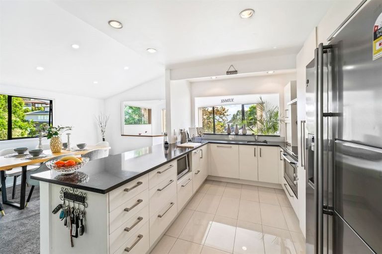 Photo of property in 10 Penguin Drive, Murrays Bay, Auckland, 0630