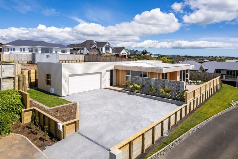 Photo of property in 9a Lemont Place, Westown, New Plymouth, 4310