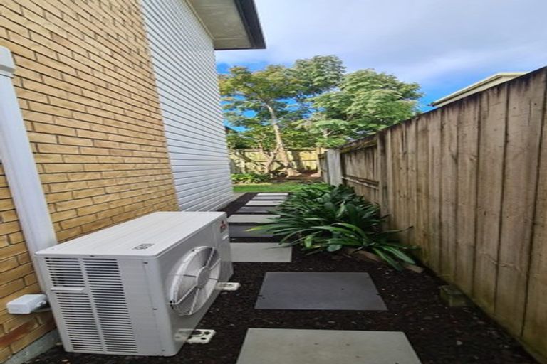 Photo of property in 12 Barnea Circle, Glen Eden, Auckland, 0602