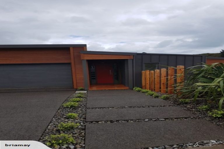 Photo of property in 12 Te Heke Place, Waikanae, 5036