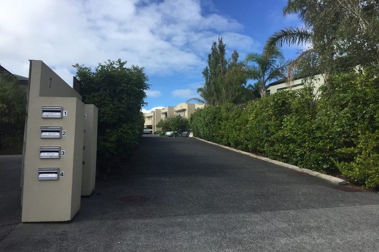 Photo of property in 7 Gillett Place, Botany Downs, Auckland, 2014
