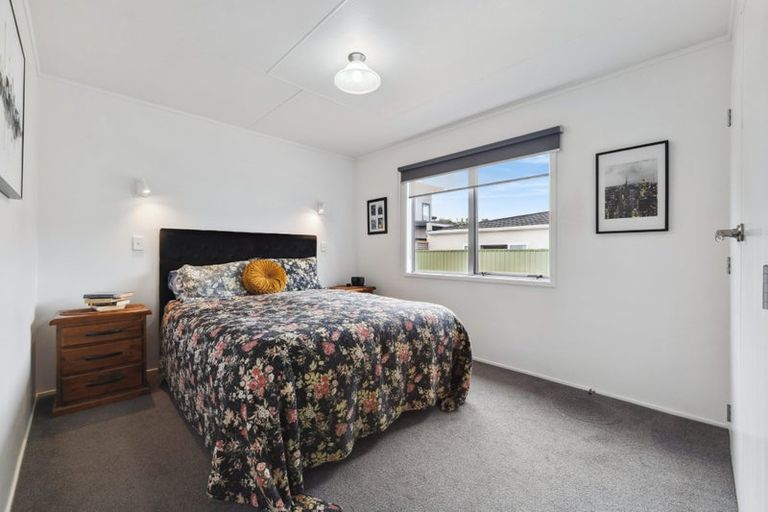 Photo of property in 2/5 Rainsford Street, Moturoa, New Plymouth, 4310