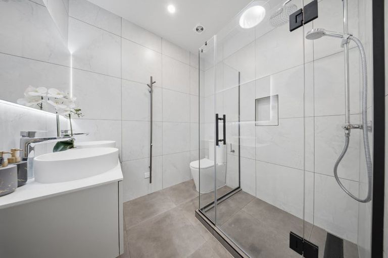 Photo of property in 2e Rangitoto Terrace, Milford, Auckland, 0620