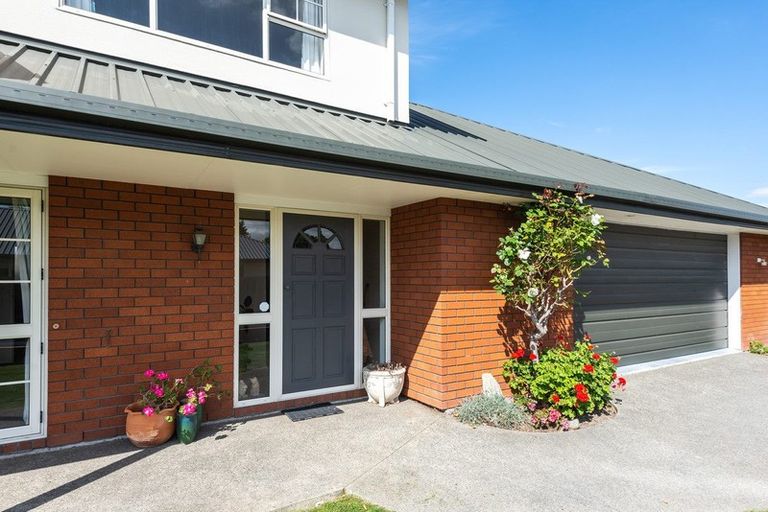 Photo of property in 4 Beauford Place, Parklands, Christchurch, 8083