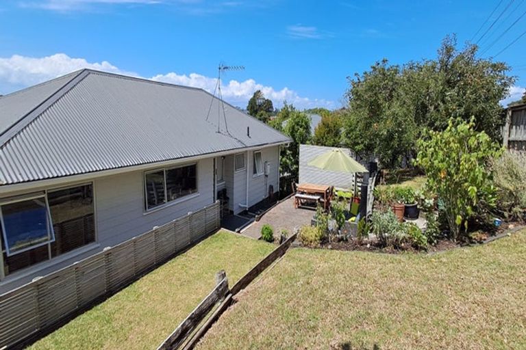 Photo of property in 15 Mile Place, Henderson, Auckland, 0612