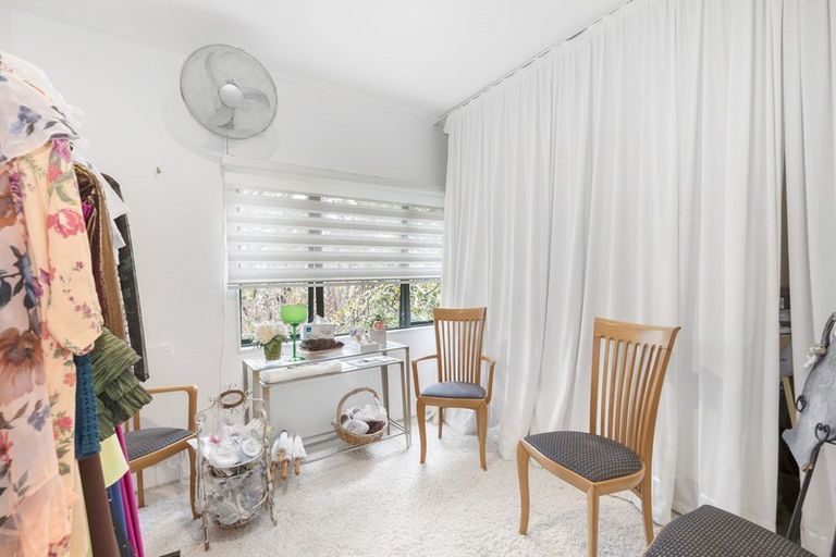 Photo of property in 2/8 Tui Glen Road, Birkenhead, Auckland, 0626