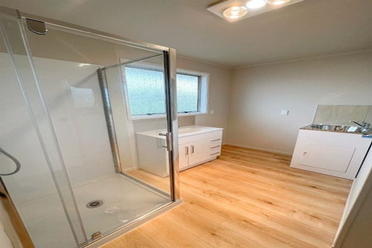 Photo of property in 92 Bruce Mclaren Road, Henderson, Auckland, 0612