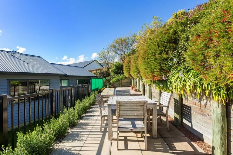 Photo of property in 6 Hollyford Place, Aotea, Porirua, 5024