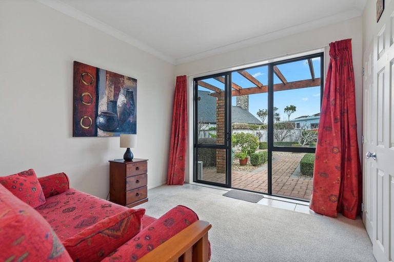 Photo of property in 74 Rototuna Road, Rototuna, Hamilton, 3210