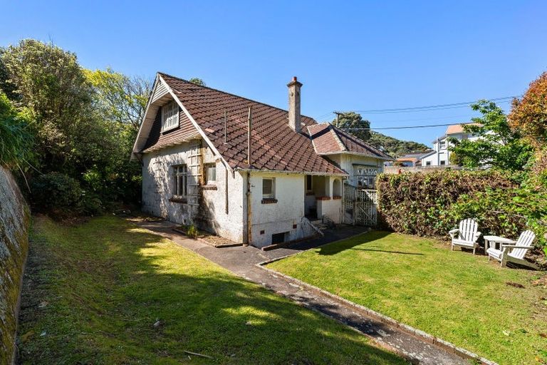 Photo of property in 2 Mersey Street, Island Bay, Wellington, 6023