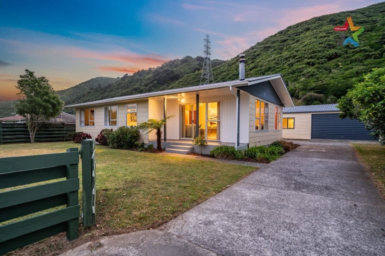 Photo of property in 25 Larchmont Grove, Totara Park, Upper Hutt, 5018