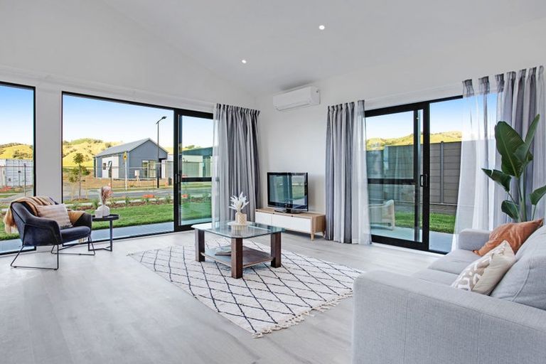 Photo of property in 1 Lamont Place, Waikanae, 5036