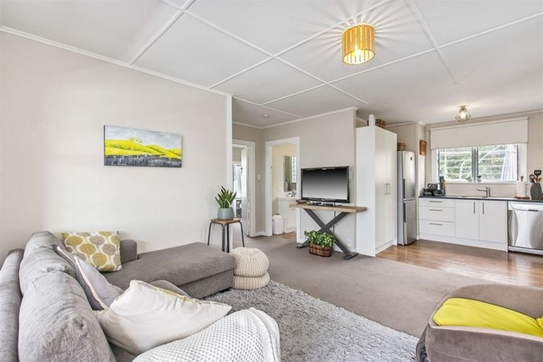 Photo of property in 15 Awaroa Road, Helensville, 0800