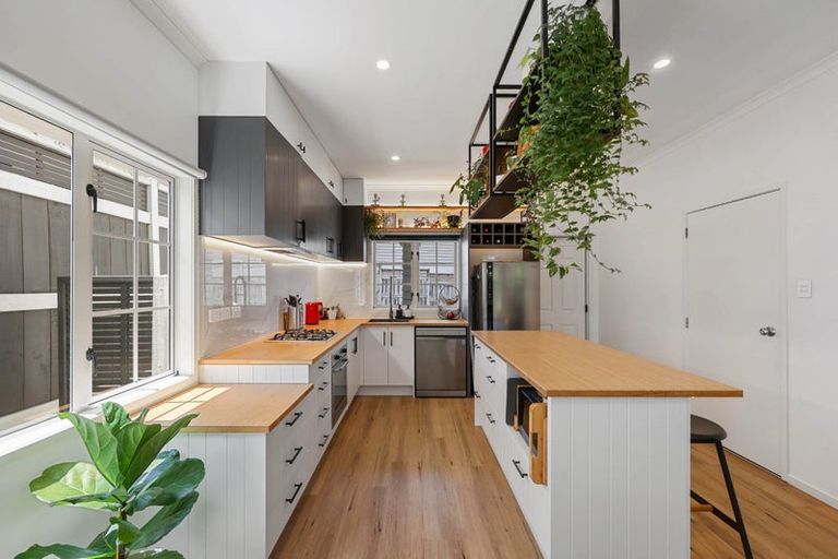 Photo of property in 16 Mulvaney Crescent, Henderson, Auckland, 0612