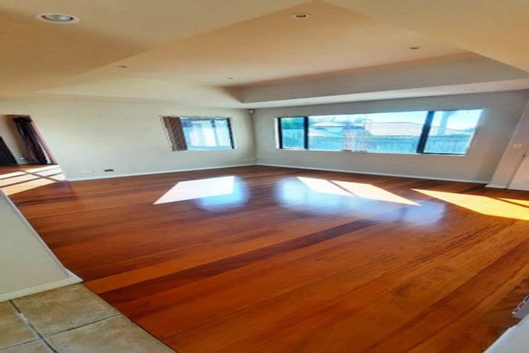 Photo of property in 131a Sturges Road, Henderson, Auckland, 0612