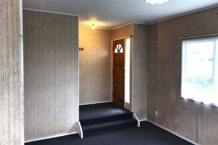 Photo of property in 15 Balwyn Place, Clendon Park, Auckland, 2103