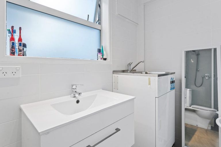 Photo of property in 1/64 Seaview Road, Castor Bay, Auckland, 0620