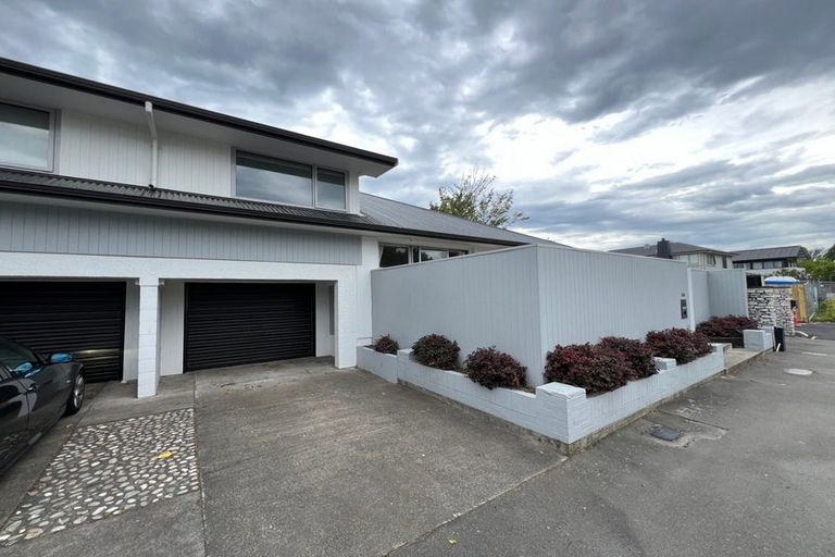 Photo of property in 148 Straven Road, Fendalton, Christchurch, 8014