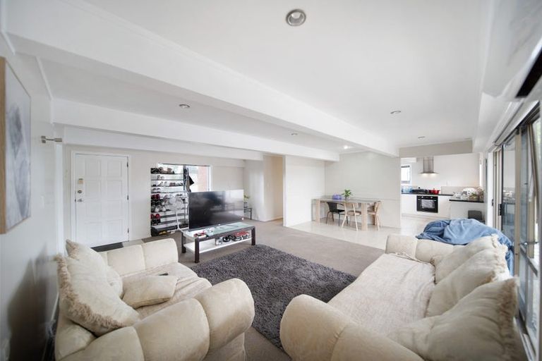 Photo of property in 12 Ronald Place, Manurewa, Auckland, 2102