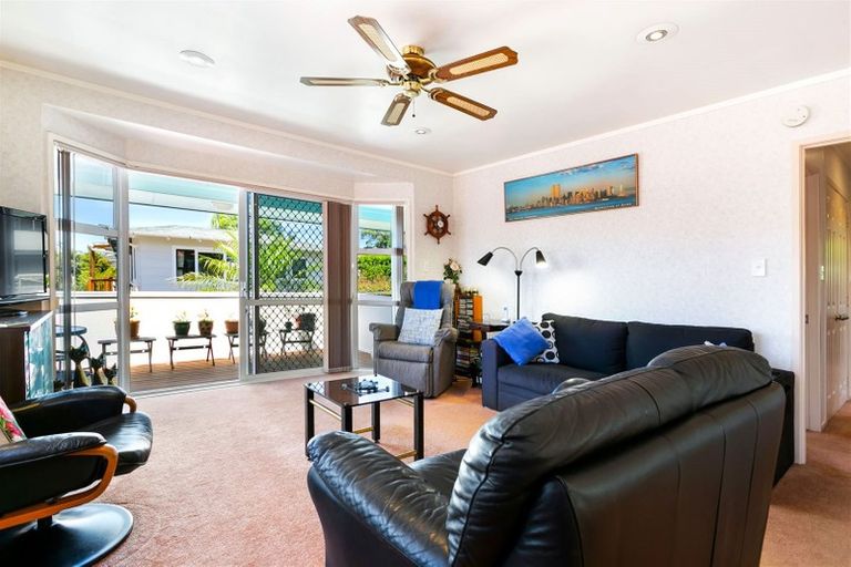 Photo of property in 1/208 Royal Road, Massey, Auckland, 0614