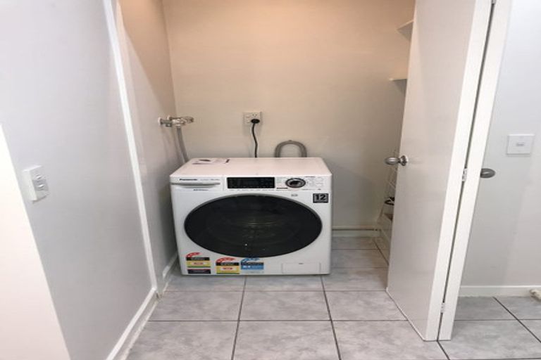 Photo of property in Terrace Tower Apartments, 1d/126 The Terrace, Wellington Central, Wellington, 6011