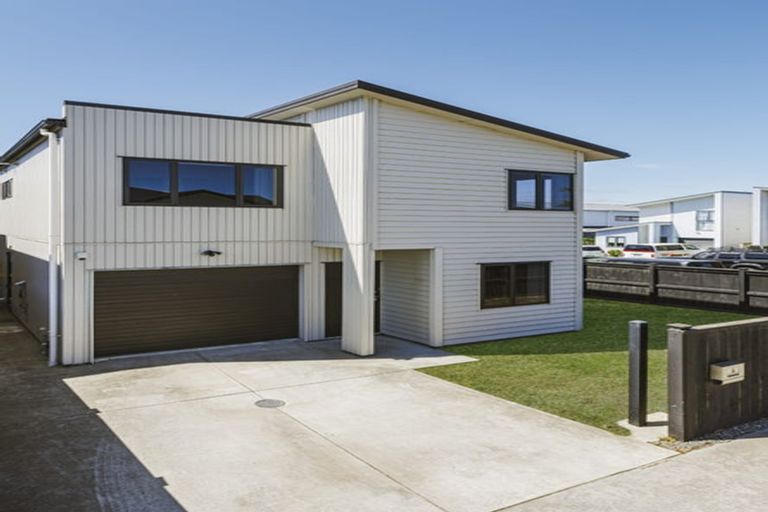 Photo of property in 6 Tapuwae Way, Mangere Bridge, Auckland, 2022