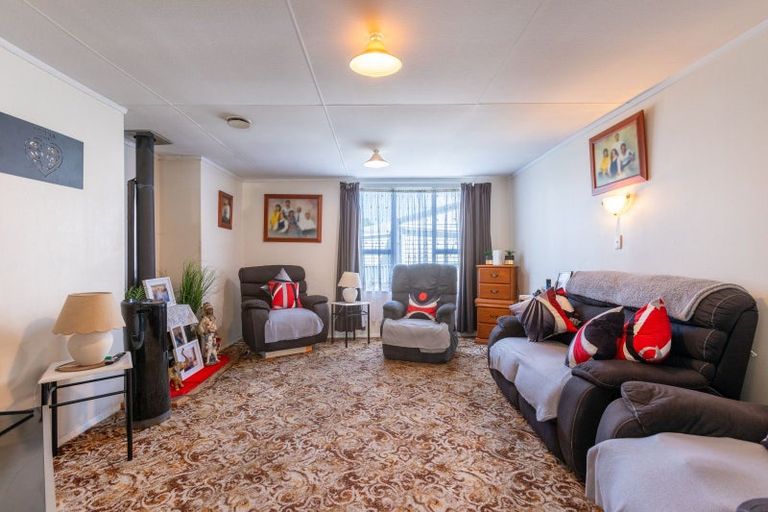 Photo of property in 2 Gladstone Street, Dannevirke, 4930