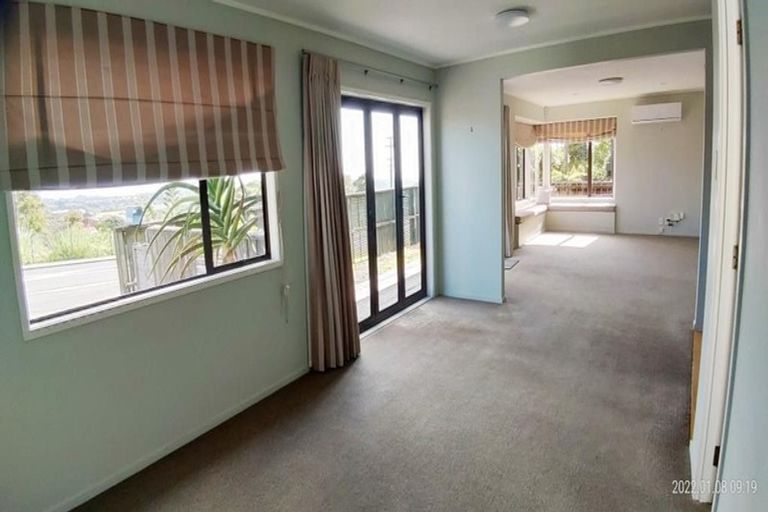 Photo of property in 722 East Coast Road, Pinehill, Auckland, 0632