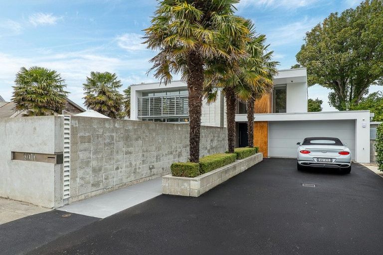 Photo of property in 60 Aikmans Road, Merivale, Christchurch, 8014