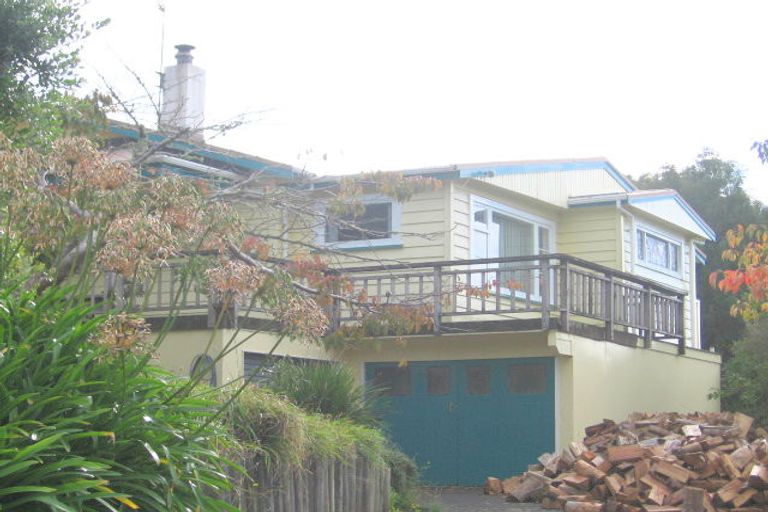 Photo of property in 42 Hampton Hill Road, Tawa, Wellington, 5028