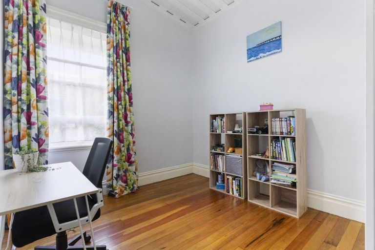 Photo of property in 140 Coronation Road, Mangere Bridge, Auckland, 2022