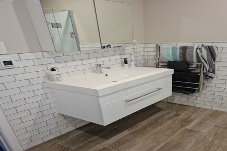 Photo of property in 20a Eastview Grove, Normandale, Lower Hutt, 5010