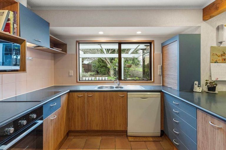 Photo of property in 21 Loloma Drive, Half Moon Bay, Auckland, 2012