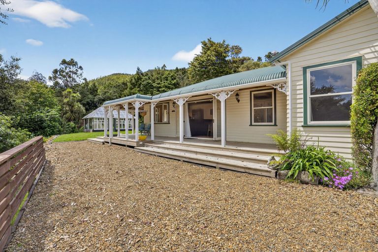Photo of property in 2372 State Highway 1, Kaiwaka, Maungaturoto, 0587