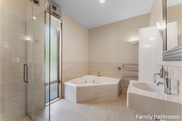 Photo of property in 5 Cameron Drive, Acacia Bay, Taupo, 3385