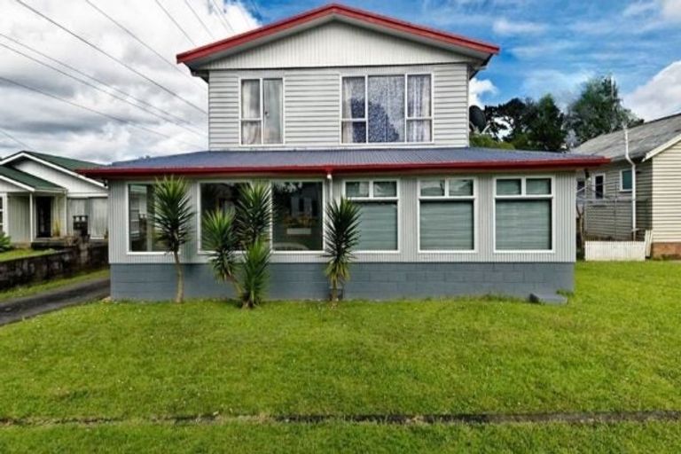 Photo of property in 46 Queen Mary Avenue, New Lynn, Auckland, 0600