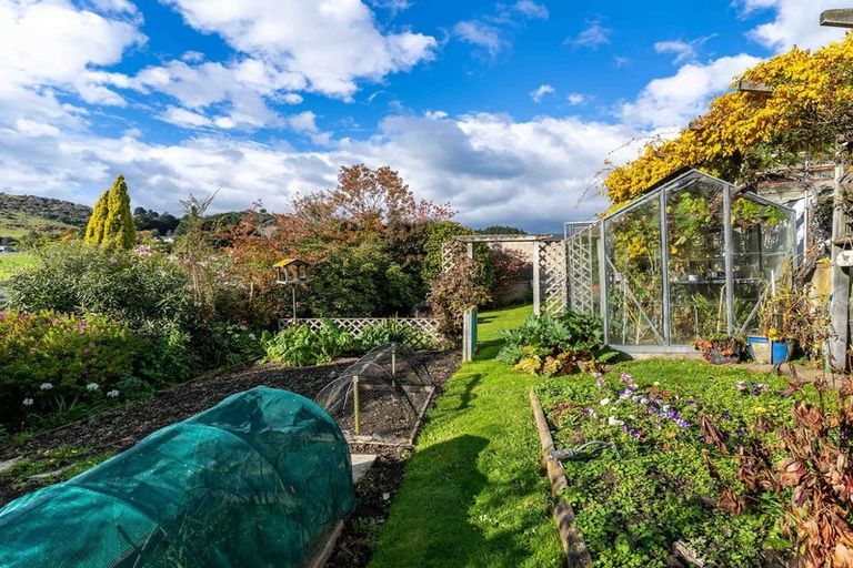 Photo of property in 18 Weir Street, Green Island, Dunedin, 9018