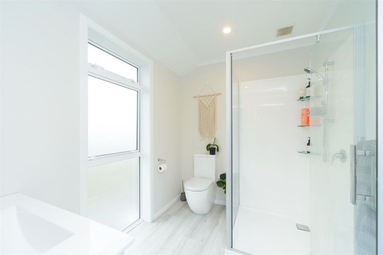 Photo of property in 132 Johnstone Drive, Fitzherbert, Palmerston North, 4410